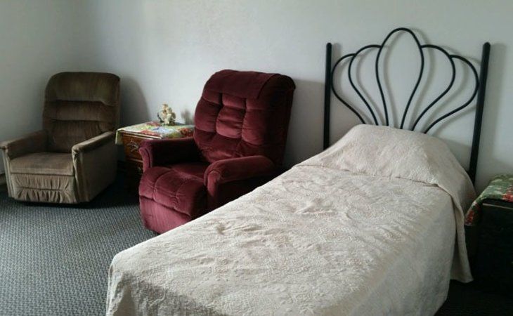 Country Manor 4