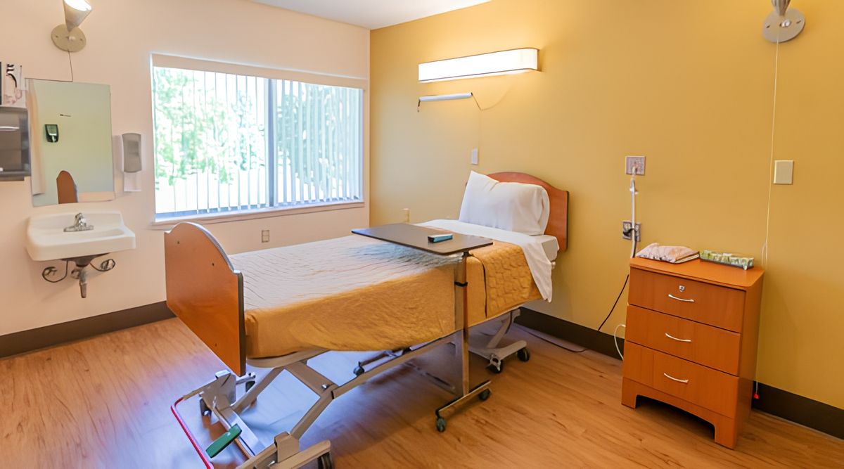 Royale Gardens Health & Rehabilitation Center 2