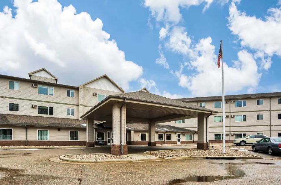 Minot Lodge 1