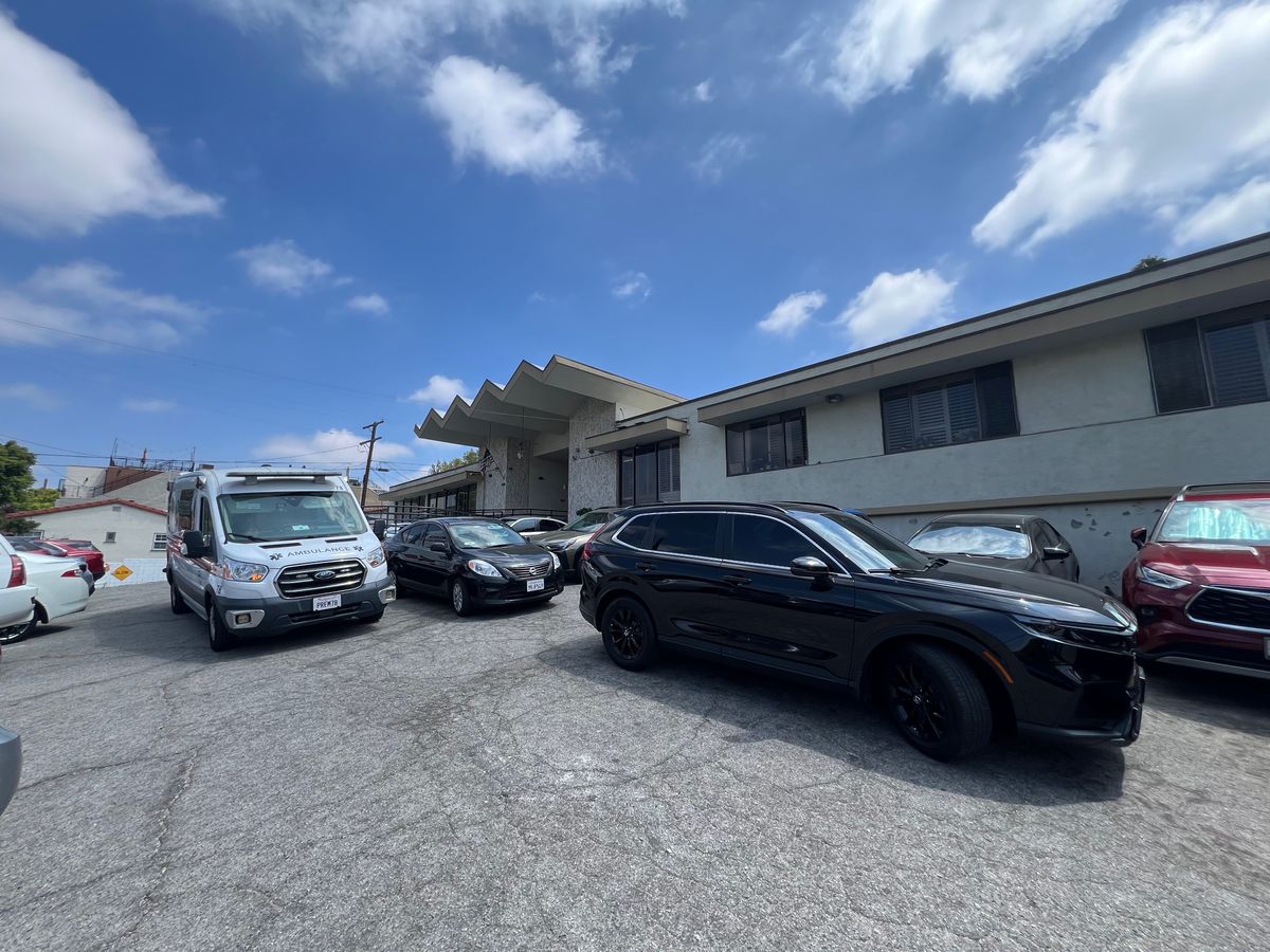 Los Feliz Healthcare & Wellness Centre 3