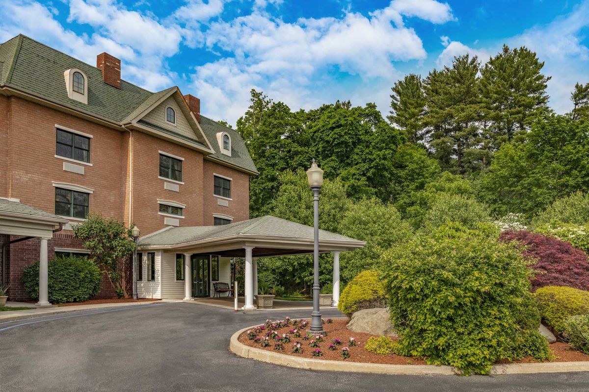 Holiday The Manor at Woodside 1