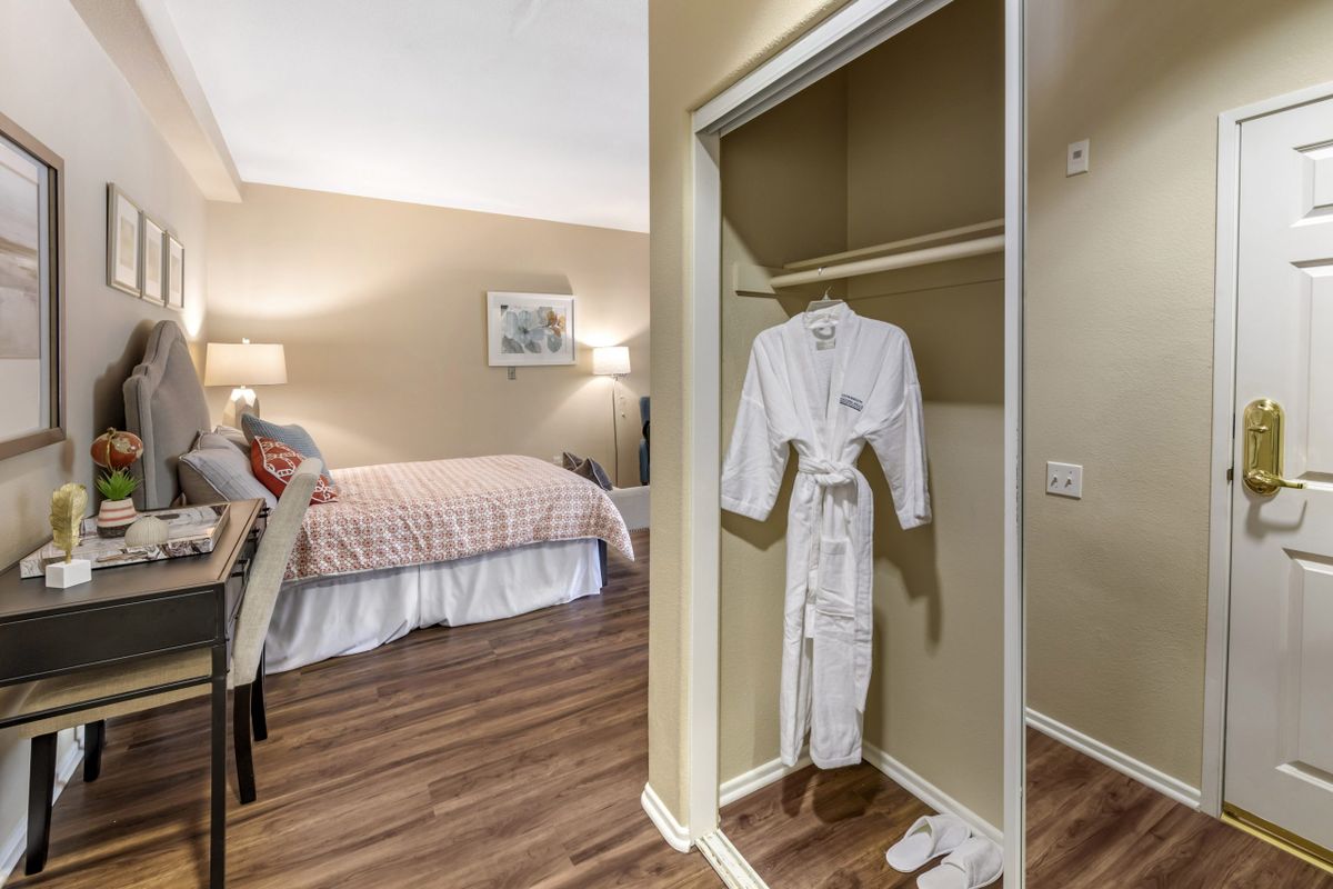 Meadowbrook At Agoura Hills 4