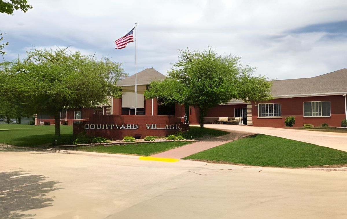 Courtyard Village Of Kewanee 1