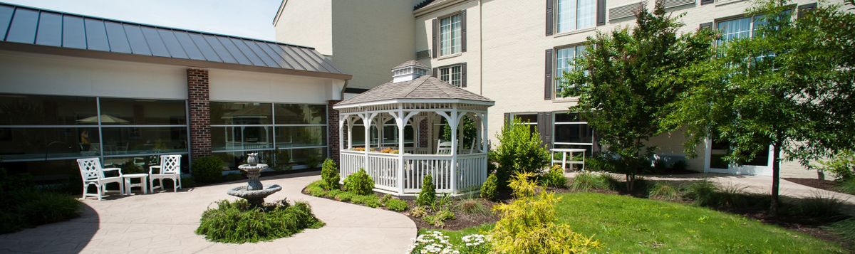 Commonwealth Senior Living at Leigh Hall 3