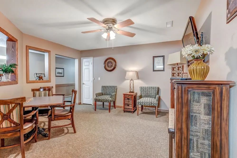 Senior Care Services At Brookstone Estates Of Paris 3