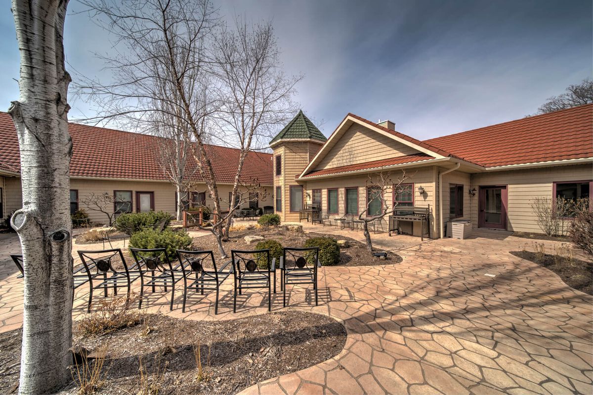 Charter Memory Care of Moline, Image 6