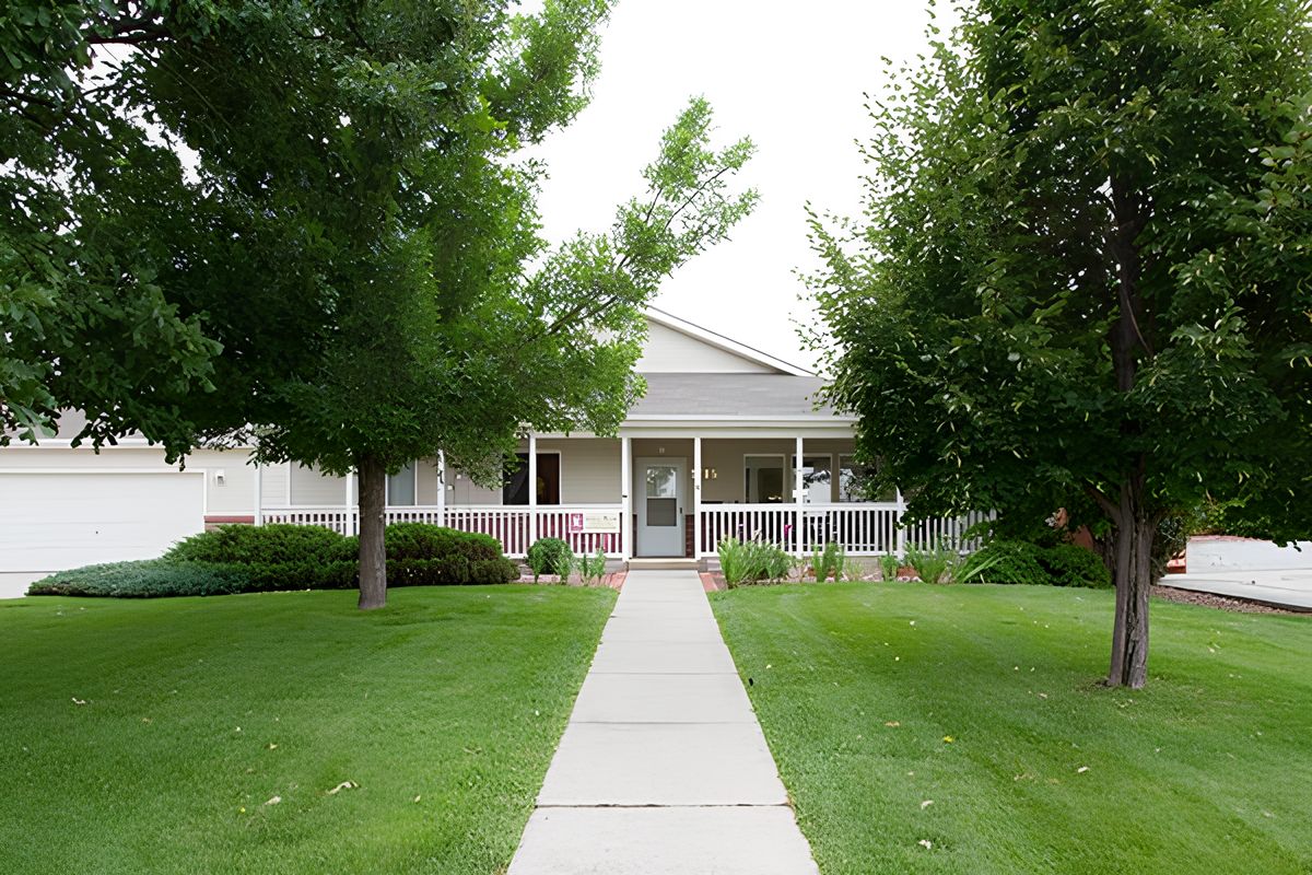 Ashley Manor Evans 3 1