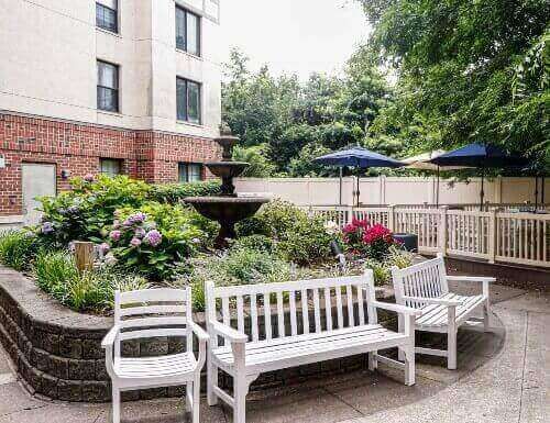 Maple Pointe at Rockville Centre Assisted Living 4