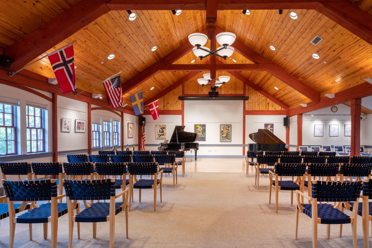 Scandinavian Living Center 4
