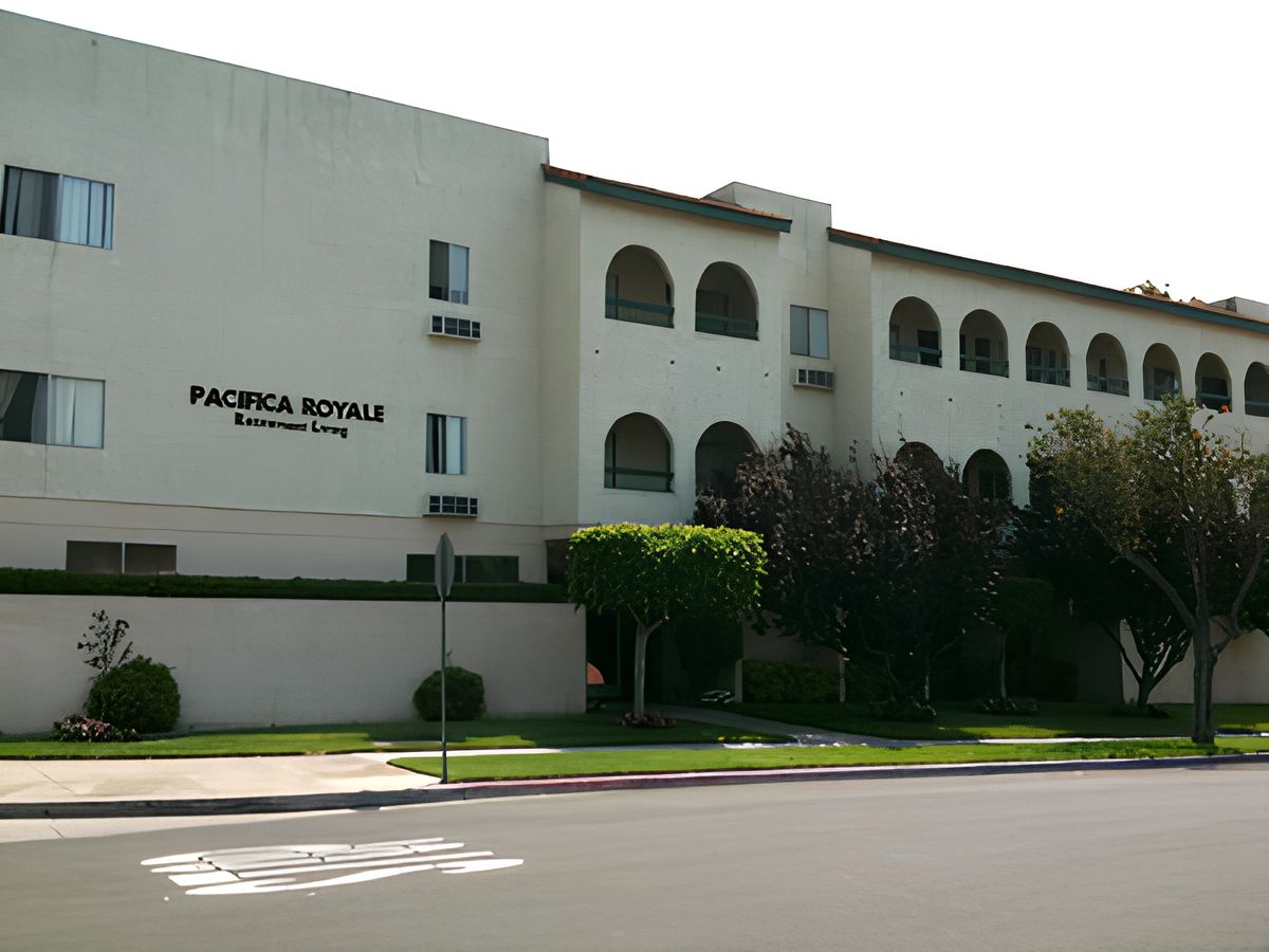 Pacifica Royale Assisted Living Community 4