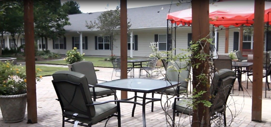 Colonial Manor 2