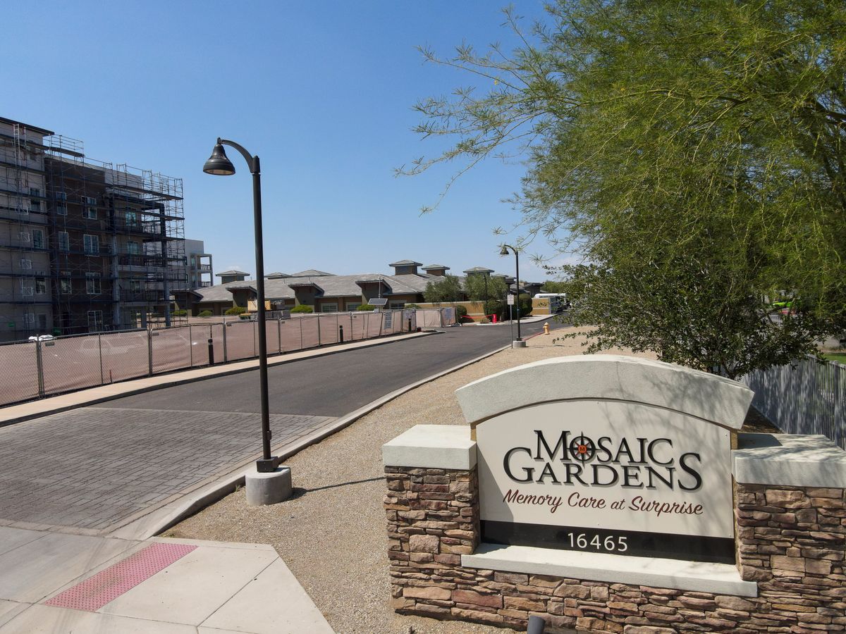 Mosaic Gardens Memory Care at Surprise 3