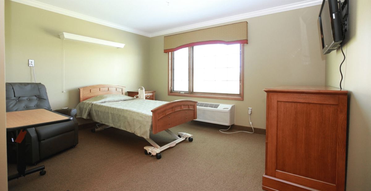 Holiday Resort Health & Rehab 3