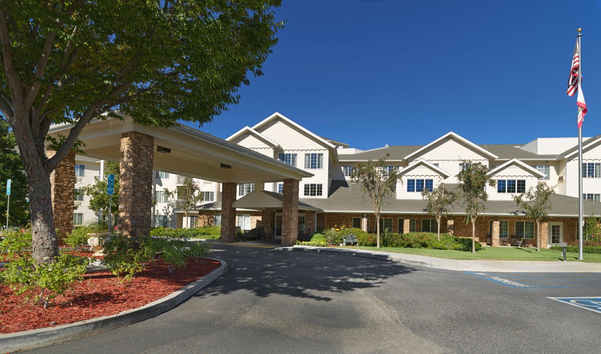 Holiday Golden Oaks 1