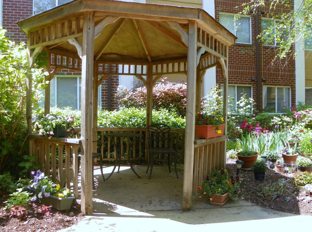 Commonwealth Senior Living at the Devonshire 3