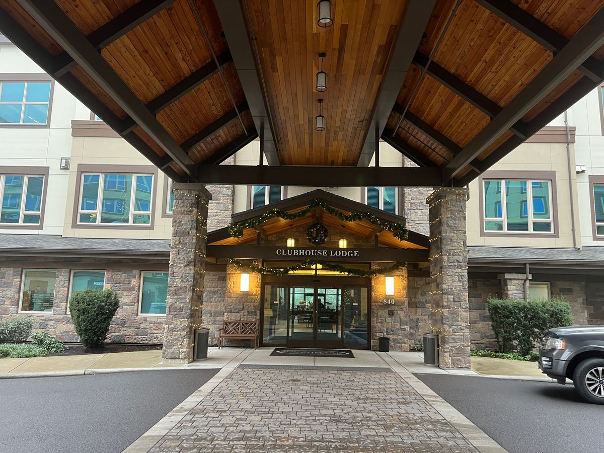 Touchmark In The West Hills (UPDATED) - Get Pricing, See 24 Photos ...