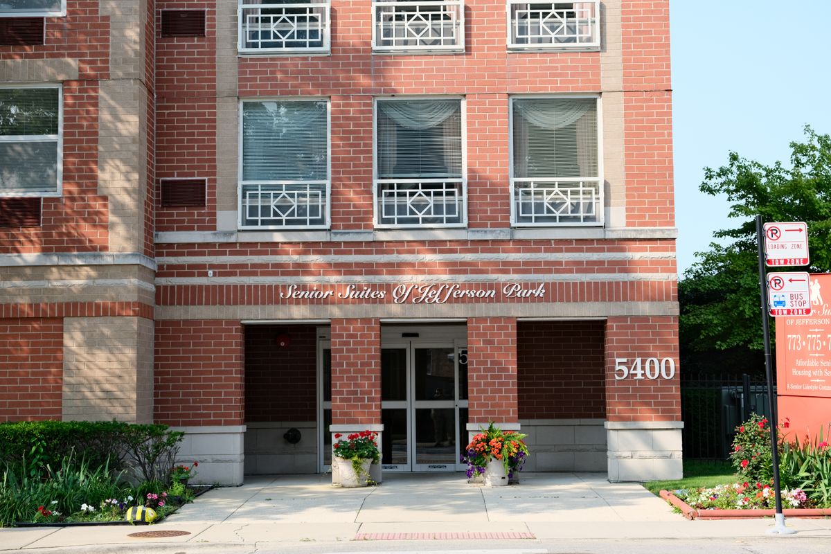 Senior Suites Jefferson Park 3