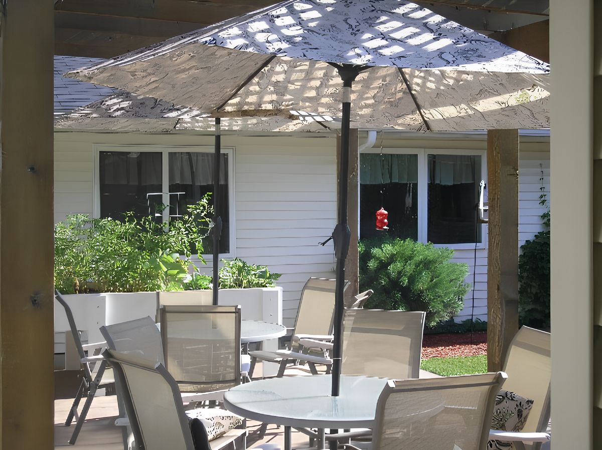 Avonlea Cottage of Quad Cities 3