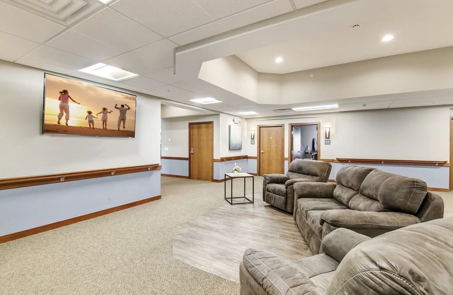 Suite Living Senior Care - Little Canada 4