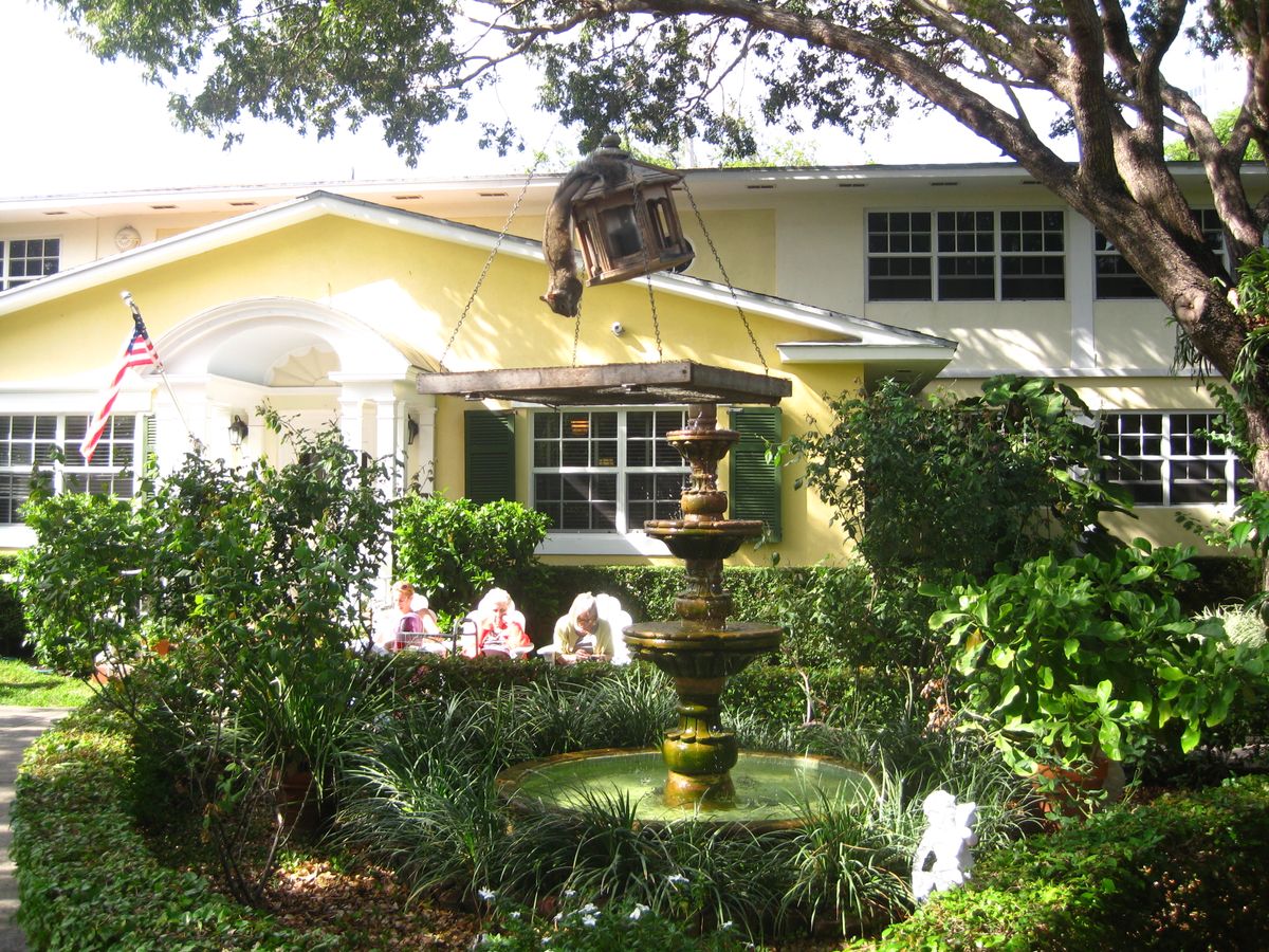 Bay Oaks Historic Retirement Residence 1