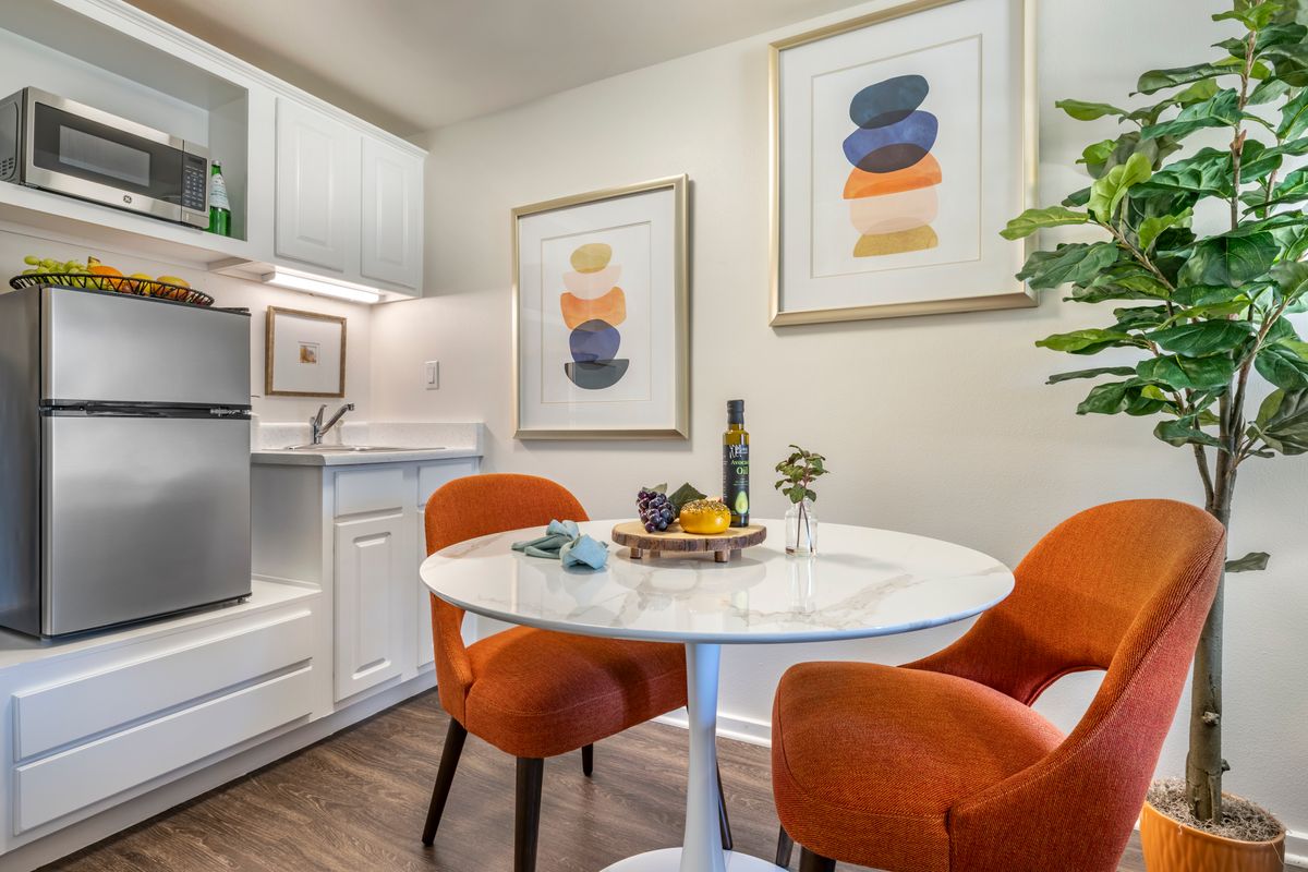 Brookdale Mirage Inn 4