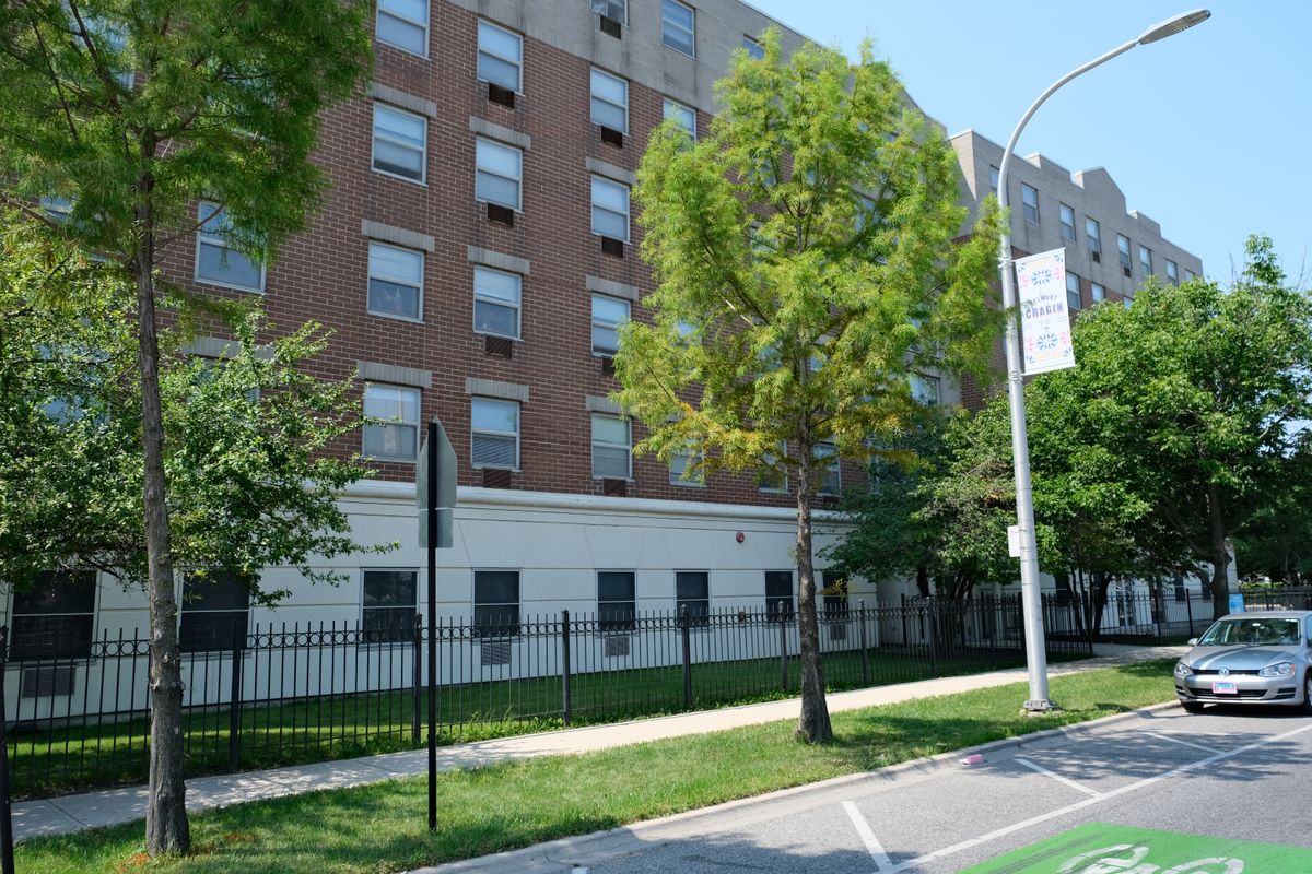 Senior Suites Belmont Cragin 3