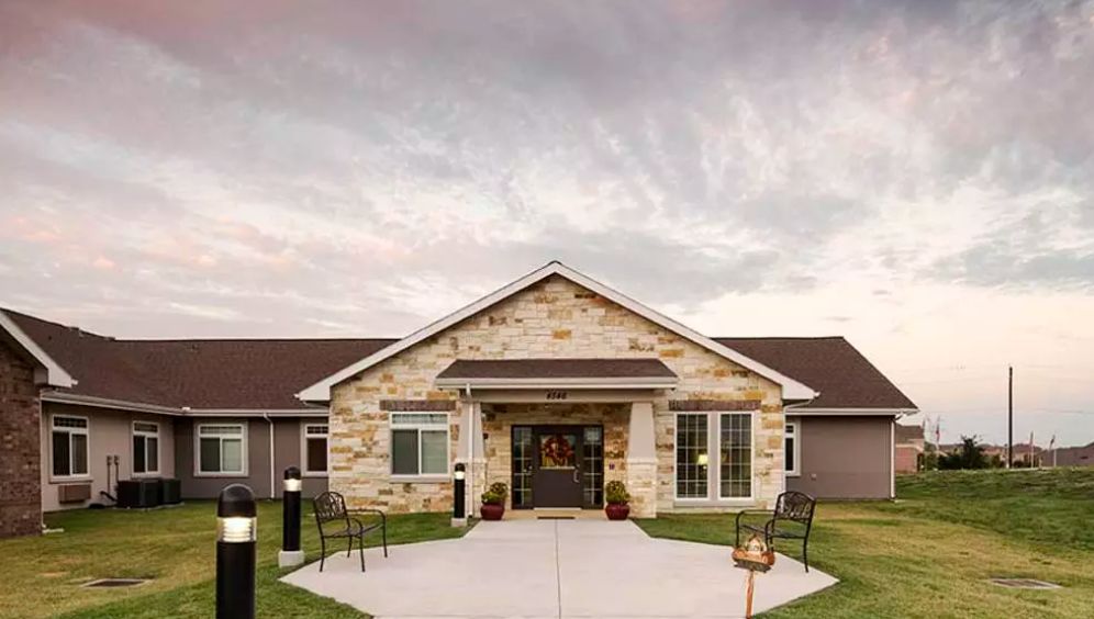 Oxford Glen Memory Care at Grand Prairie 1
