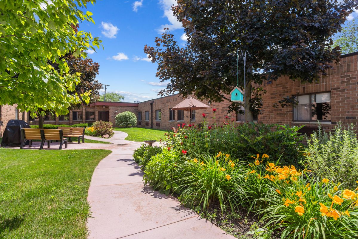 Farmington Hills Inn 1