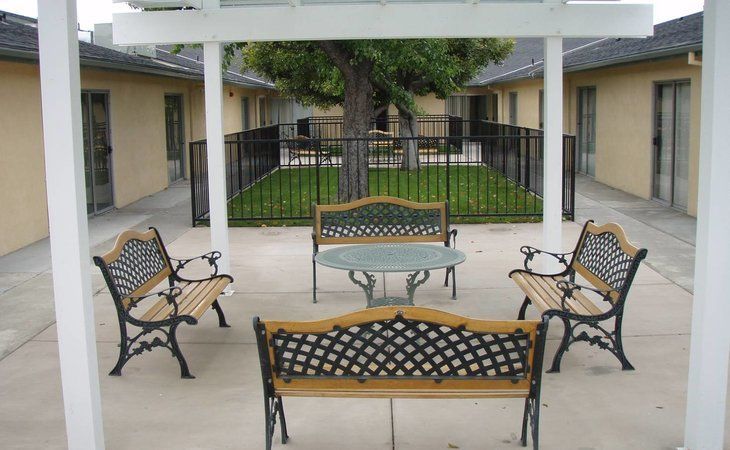 Lakewood Gardens Alzheimer's & Dementia Care 1