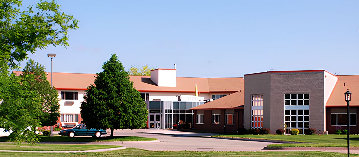Senior Suites Of Urbandale 1