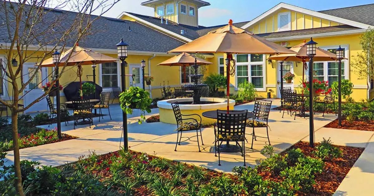 Benton House Of Clermont 2