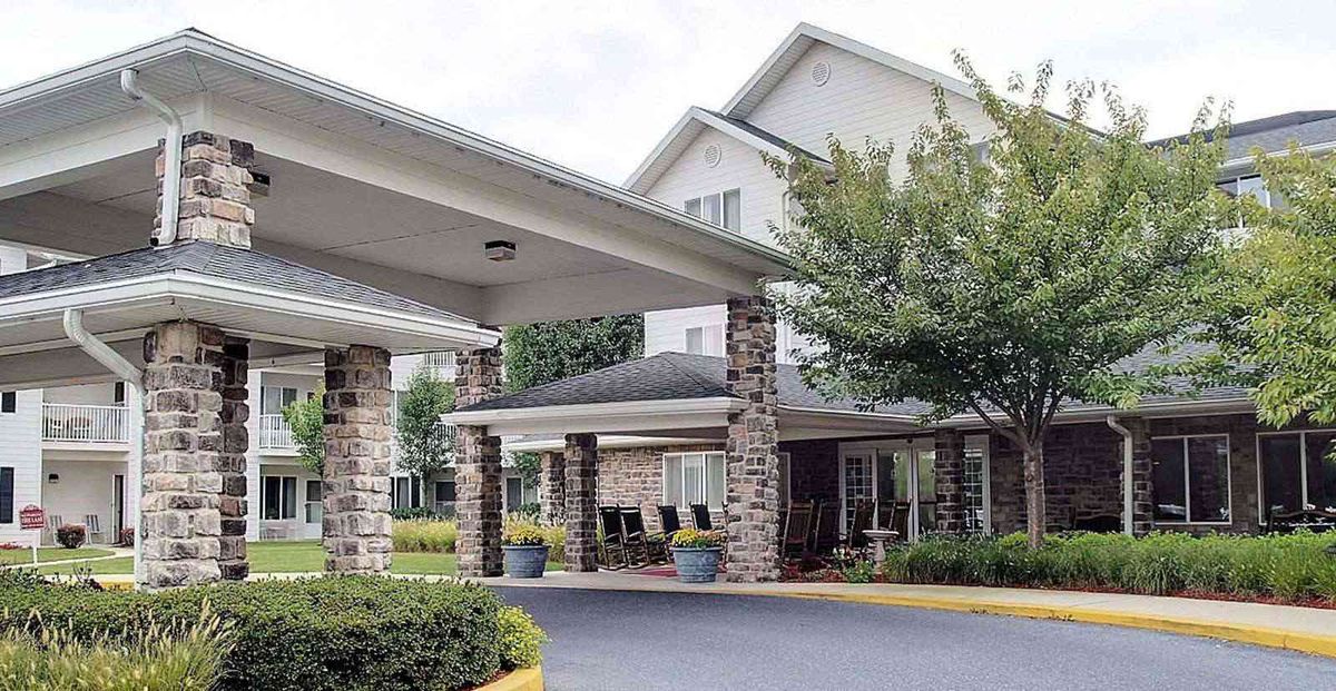 Holiday Manor at Oakridge 2