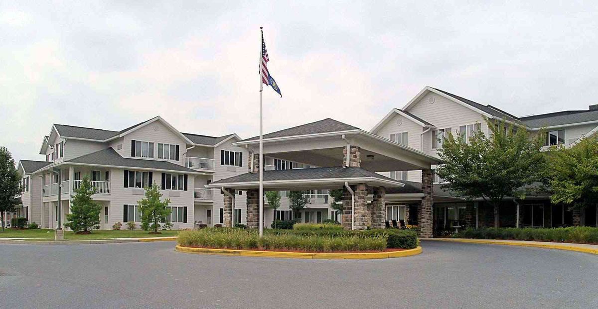 Holiday Manor at Oakridge 1