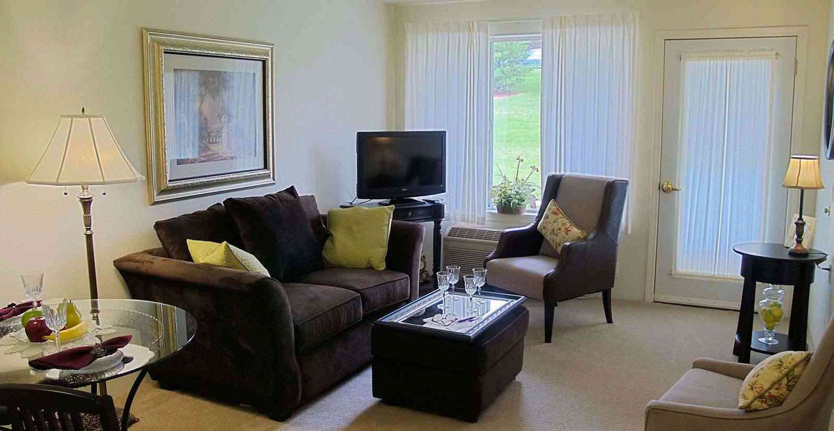 Holiday Manor at Oakridge 3