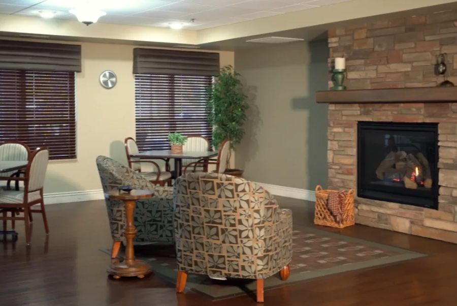 Deephaven Woods Senior Living 4