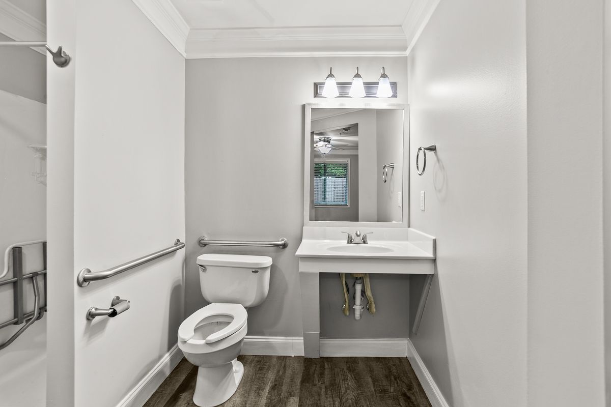 Bellevue Village At Neese Road 4