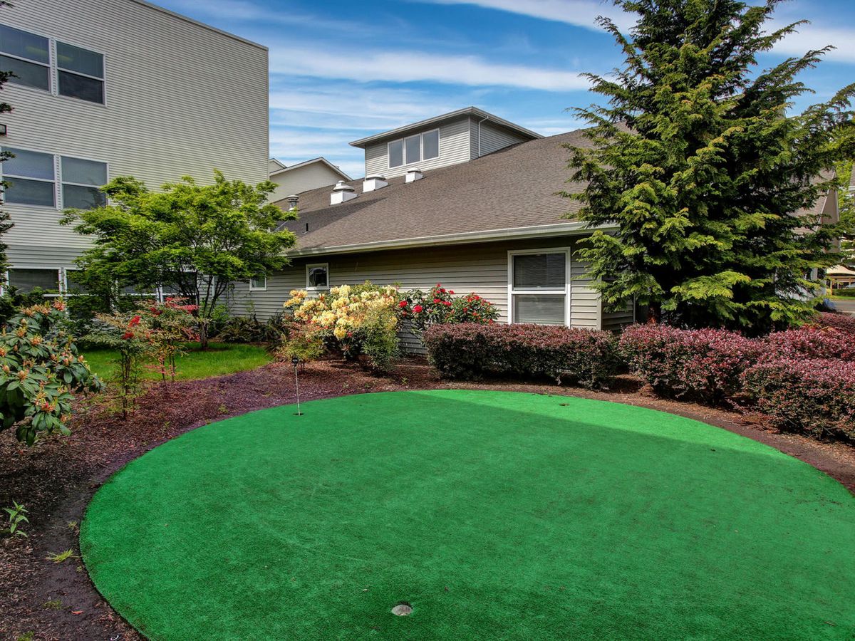 Prestige Senior Living Monticello Park 4
