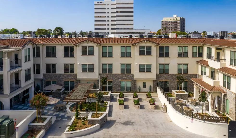 Oakmont Of Huntington Beach 1