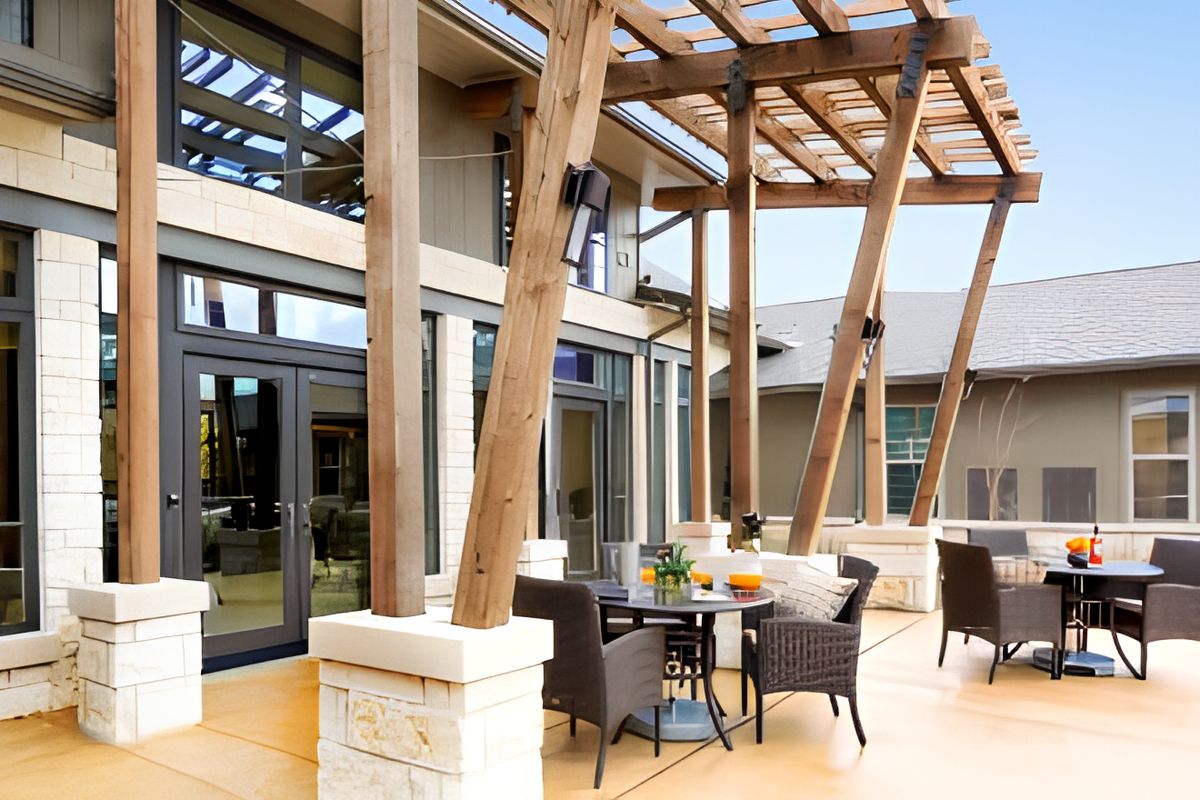 Avanti Senior Living At Towne Lake 1