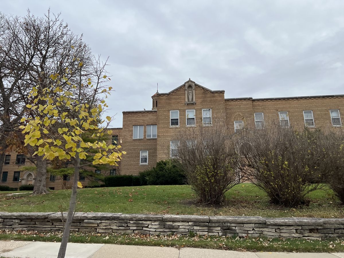 Meadowmere & Mitchell Manor West Allis 3
