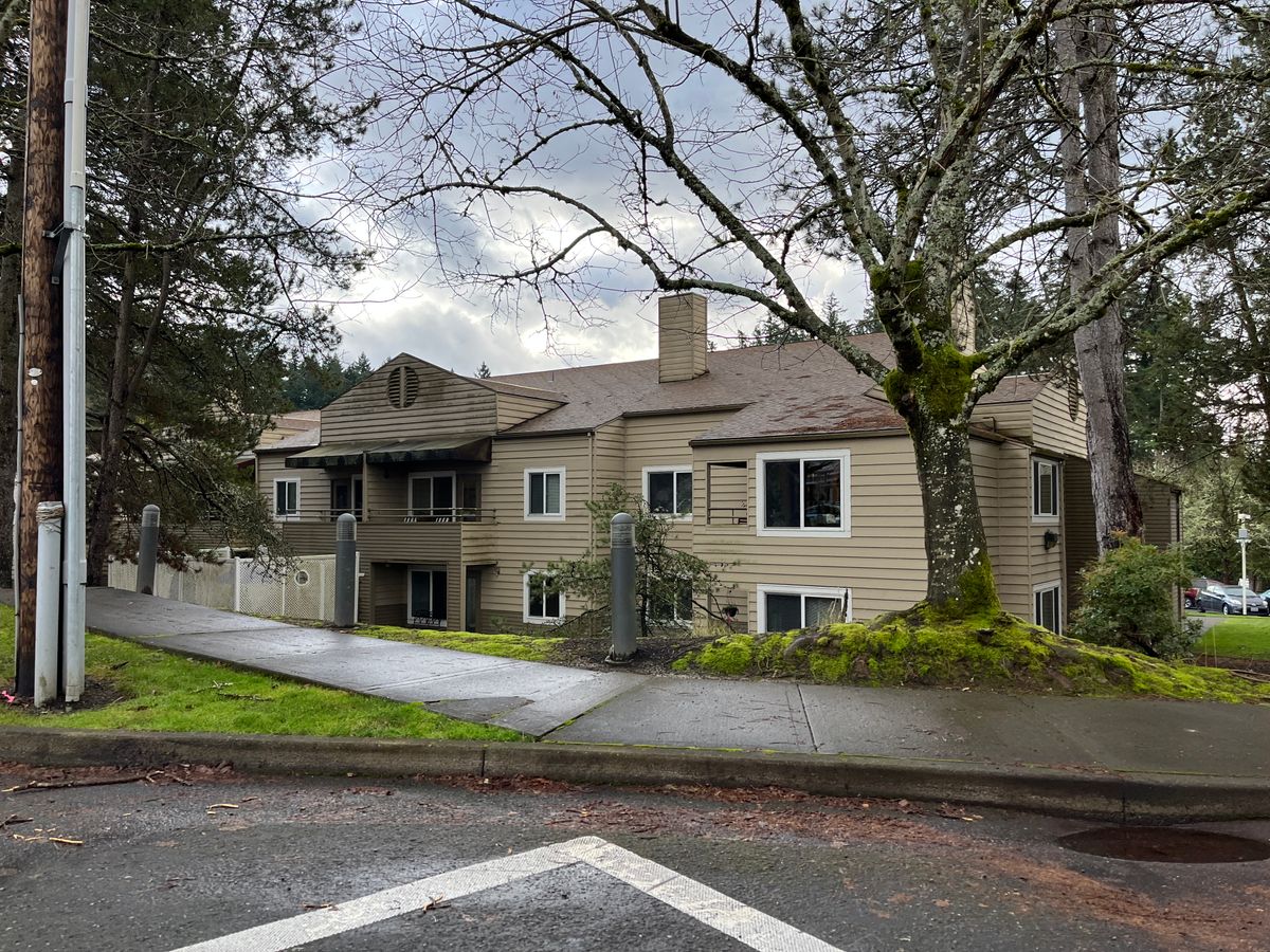 Rose Schnitzer Manor 4