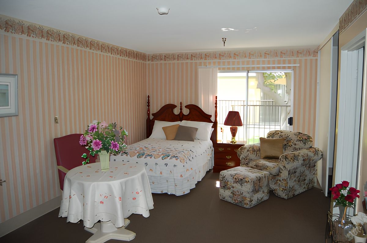 Lakewood Gardens Alzheimer's & Dementia Care 3