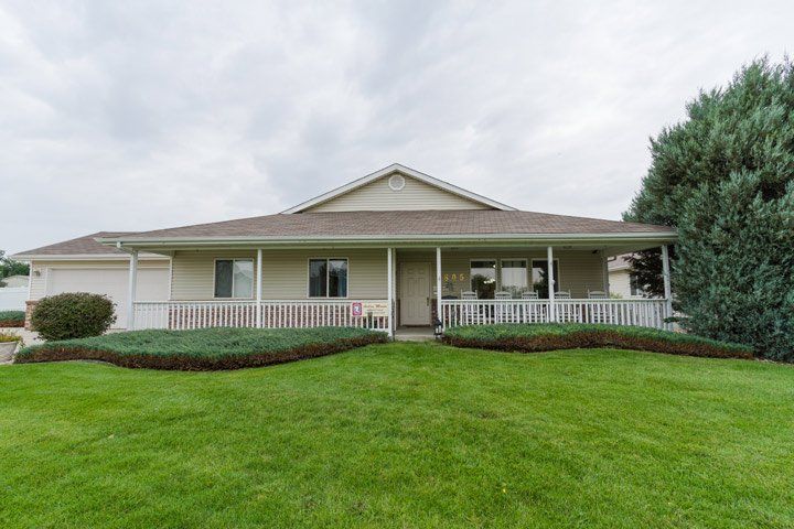 Ashley Manor Evans 1 4