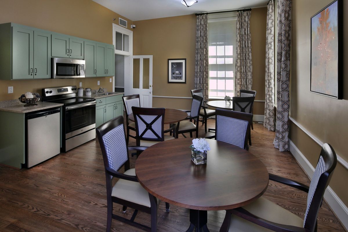 Commonwealth Senior Living At Stratford House 3