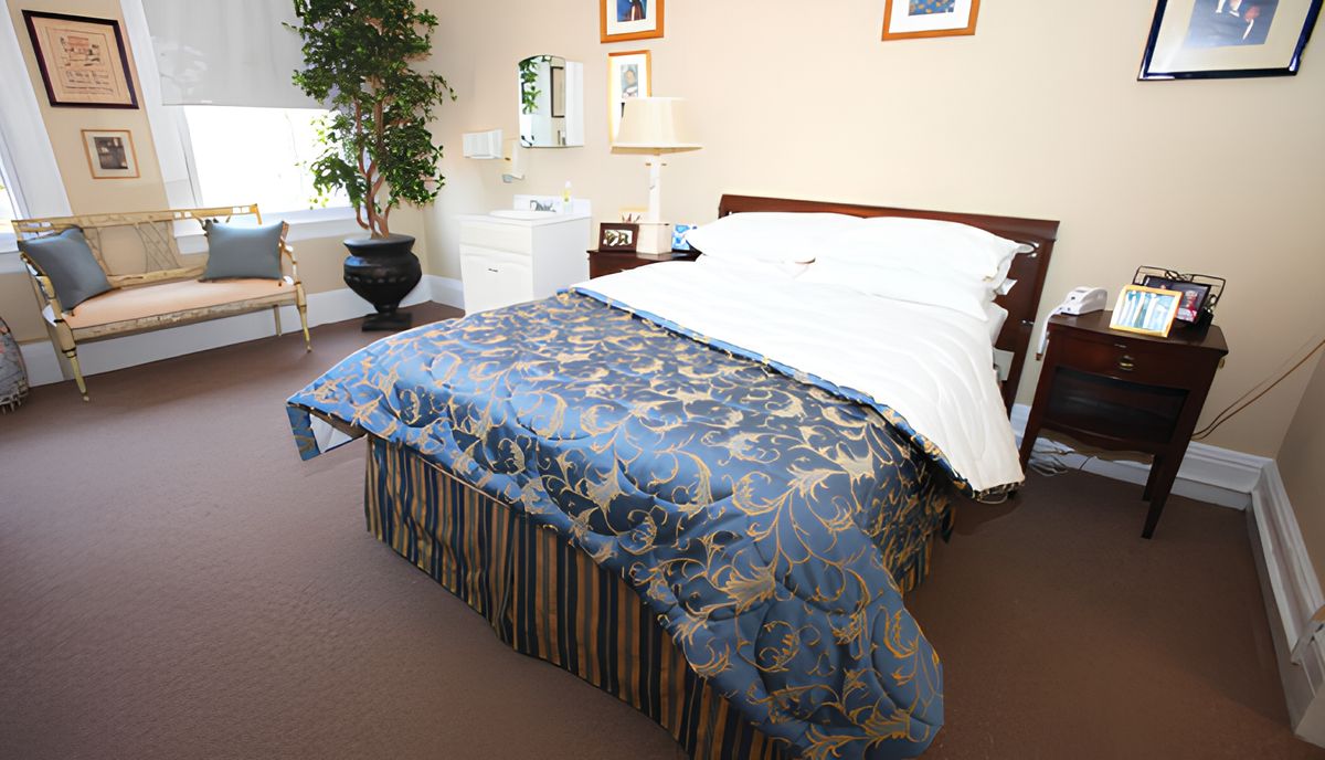 College Manor Extended Family Assisted Living 4