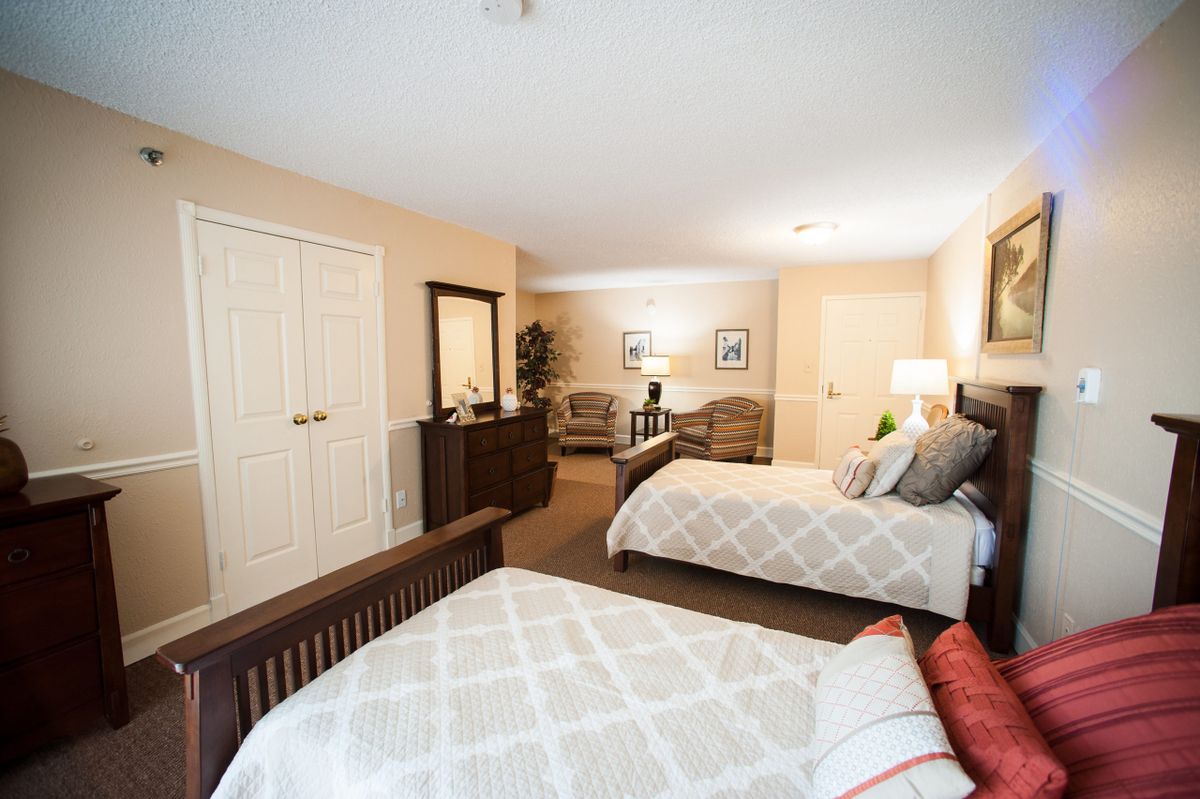 Commonwealth Senior Living at Leigh Hall 2