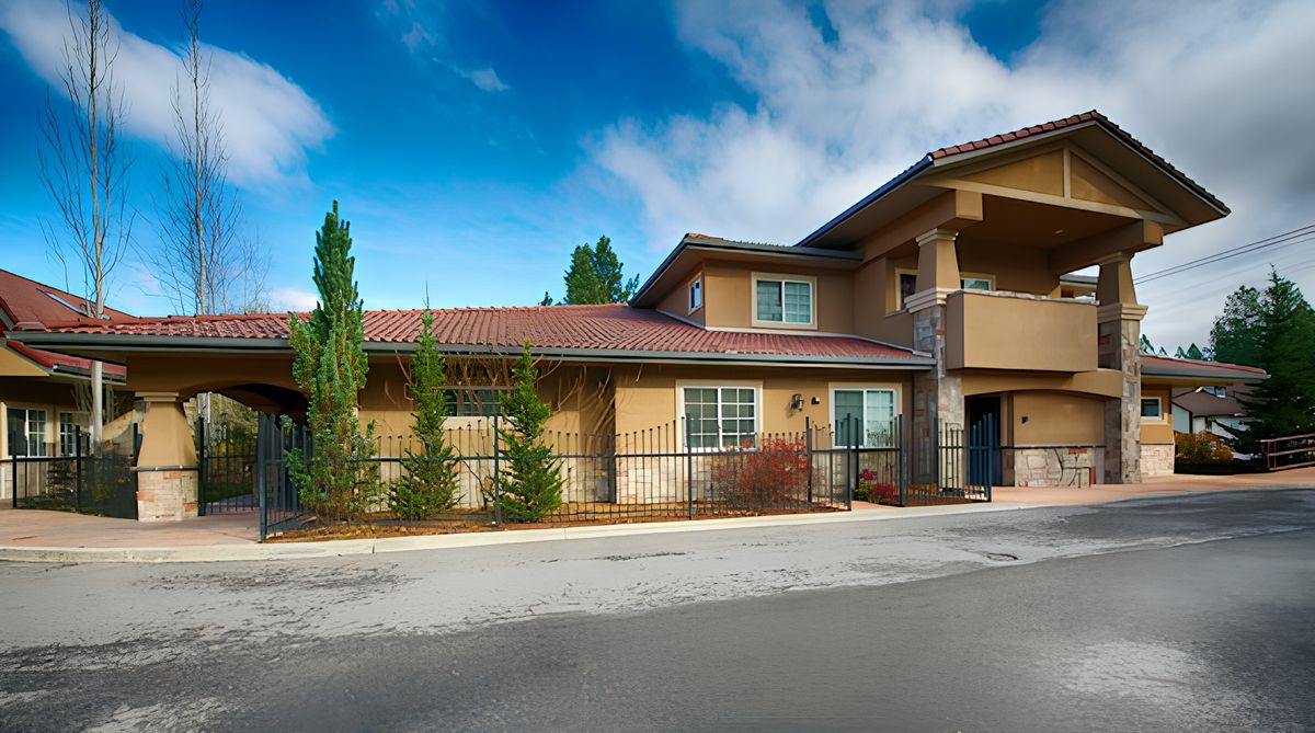 Courtyard At Coeur D'Alene 1