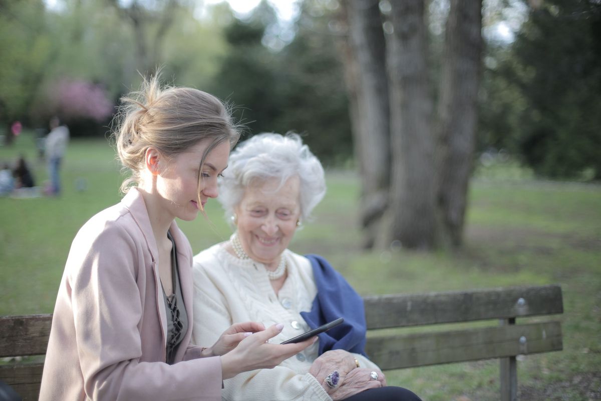 helpful-smartphone-apps-for-the-busy-caregiver