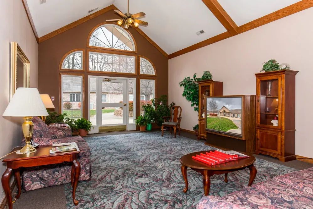 Senior Care Services At Brookstone Estates Of Paris 2
