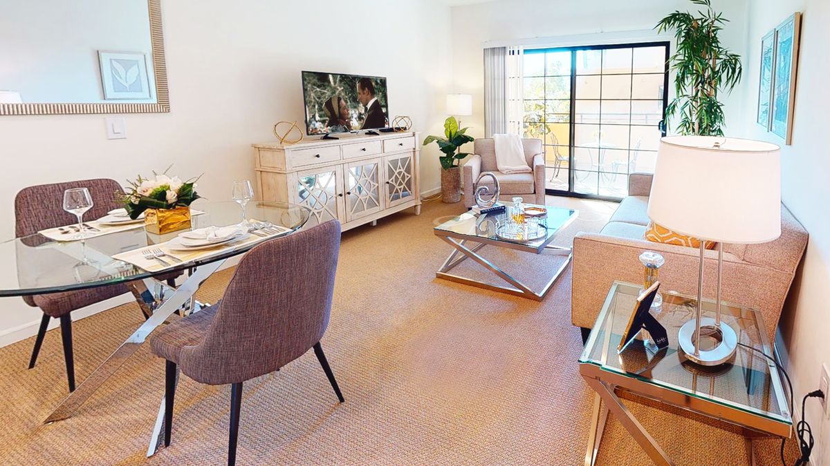 Atria Tarzana 4